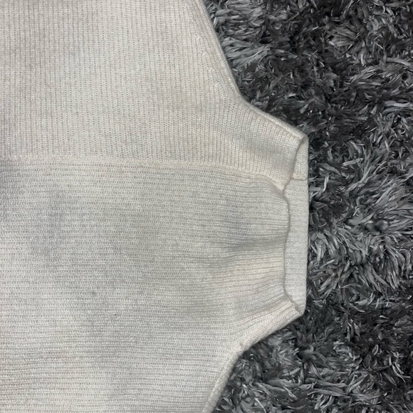 Cream cashmere turtle neck. - Picture 3 of 4
